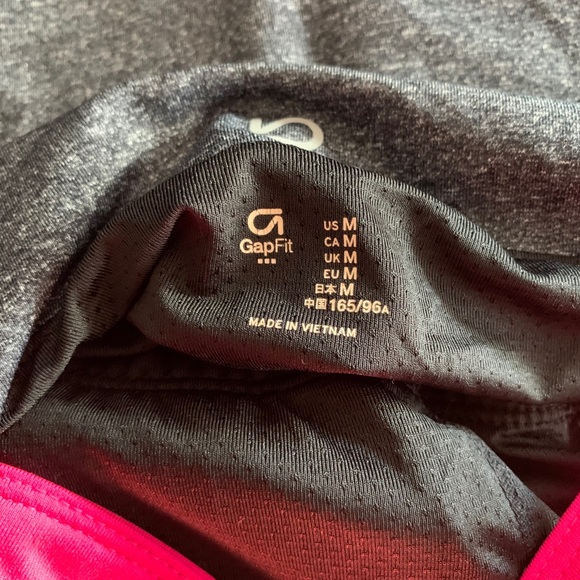 GapFit Athletic Tank Top built in bra medium - Picture 2 of 4